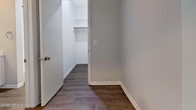 Building Photo - 2216 Spring Park Rd