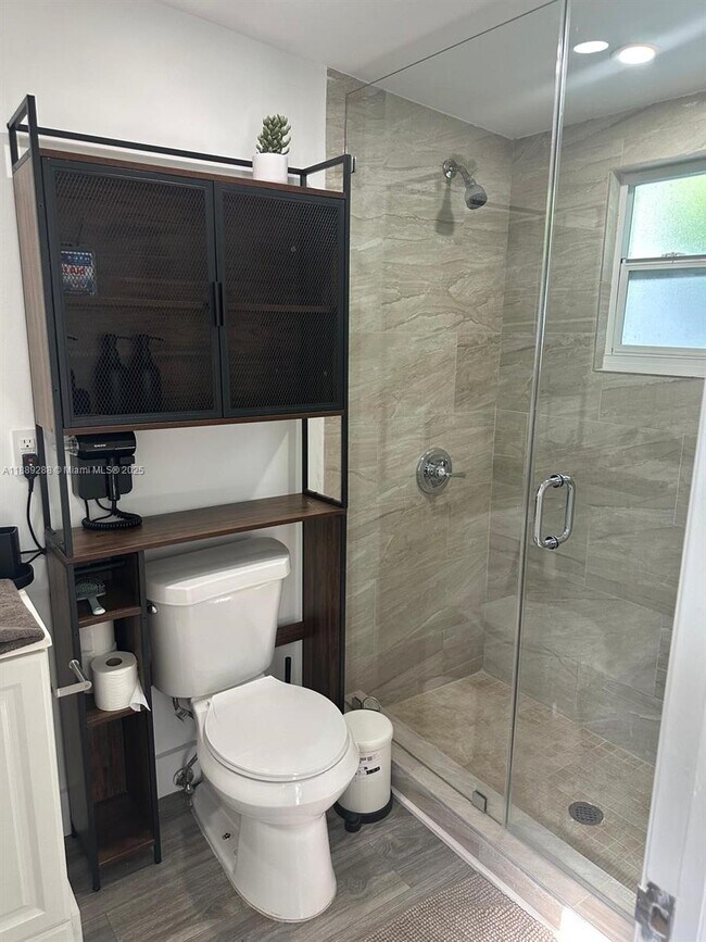 Building Photo - 2943 SW 36th Ave