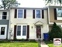 Building Photo - Charming 3BR/1.5BA Townhome  Updated, Conv...