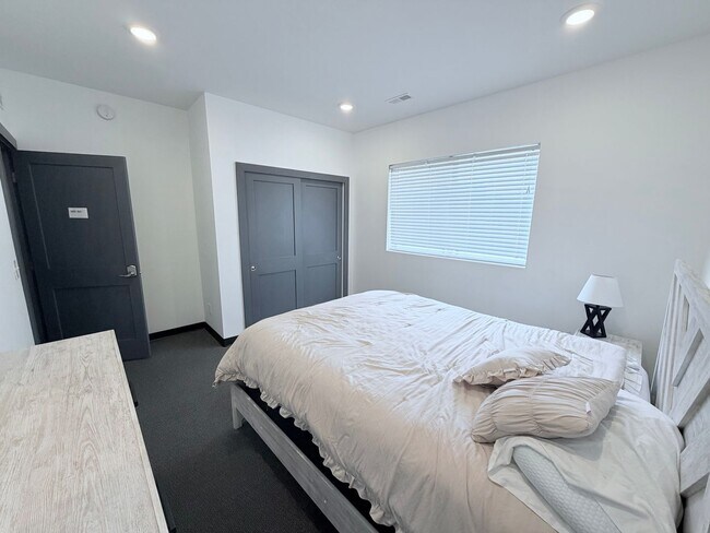 Building Photo - 385 S Clinton Ave