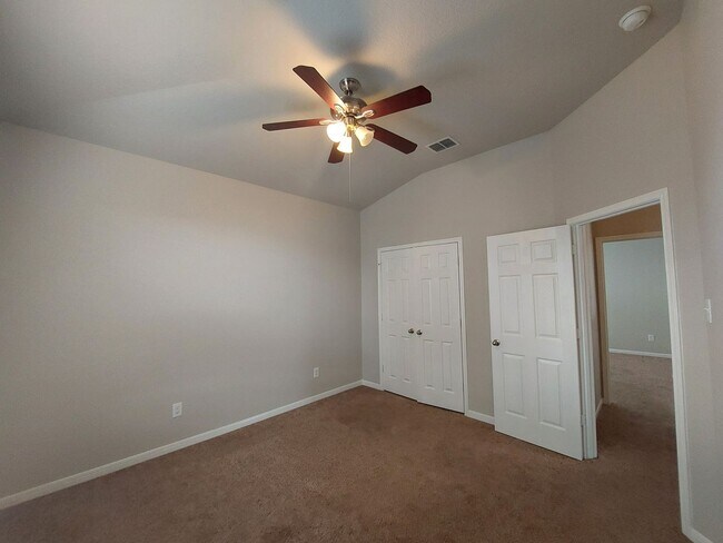 Building Photo - Lovely 4 Bedroom Home with Master Downstai...