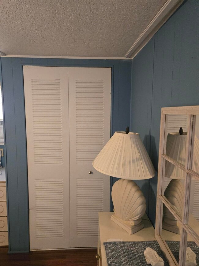 Building Photo - 13 Loafing St