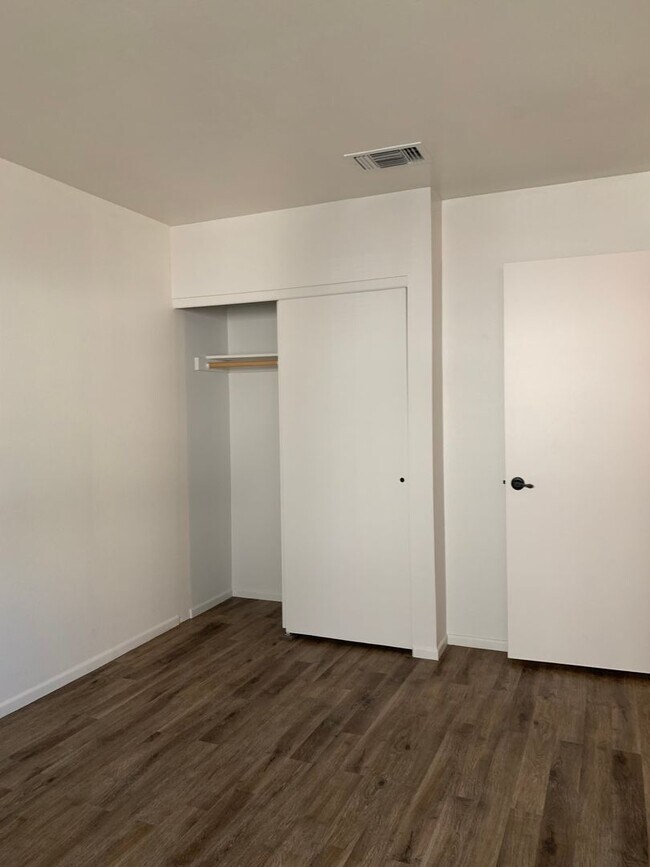 Building Photo - 3 bedroom 2 bath