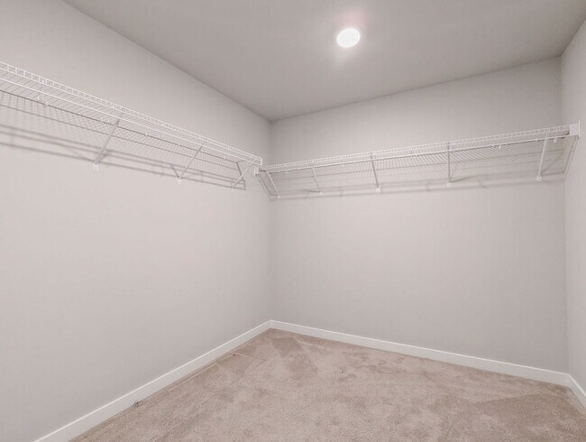 Building Photo - **Move-In Special** Stunning 5 bed, 2.5 ba...