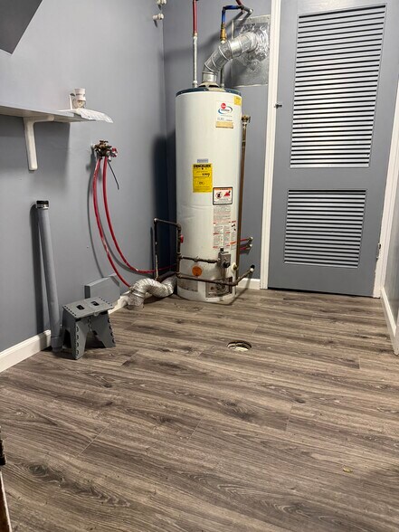 utility room with washer and dryer hookups - 14343 San Jose