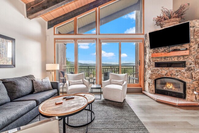 Building Photo - 2160 Mt Werner Cir