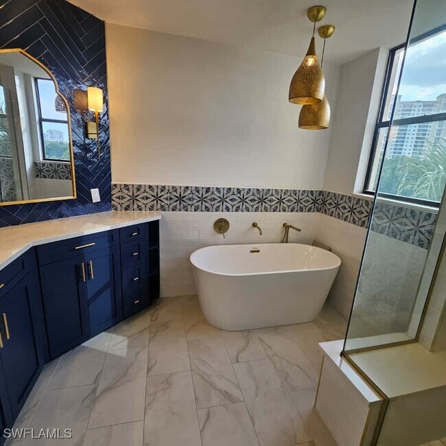 Building Photo - 7040 Pelican Bay Blvd