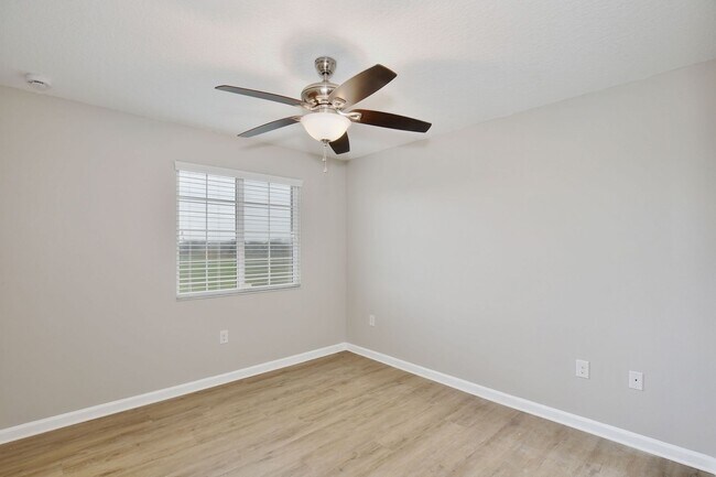 Building Photo - Beautiful 4/2.5 Spacious Home with a Loft Area and a 2 Car Garage Located in Sawgrass Bay - Clerm...