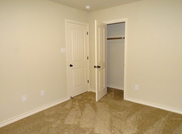 Building Photo - 7010 Lakeview Dr.