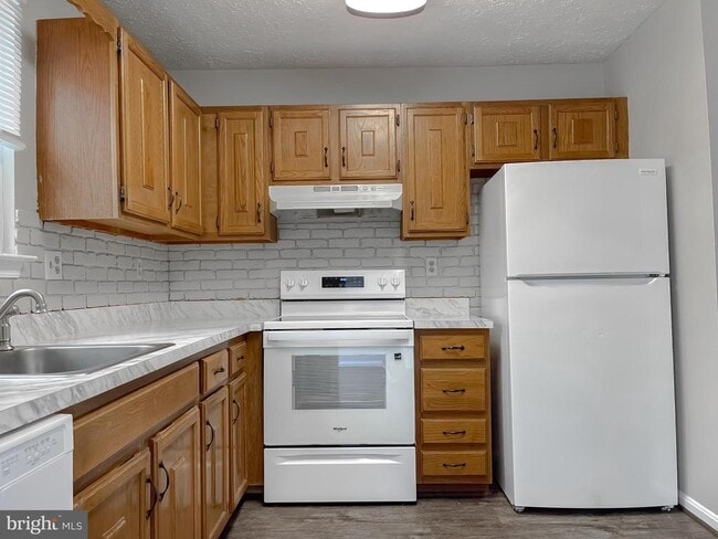 Building Photo - 4232 Drake Ct