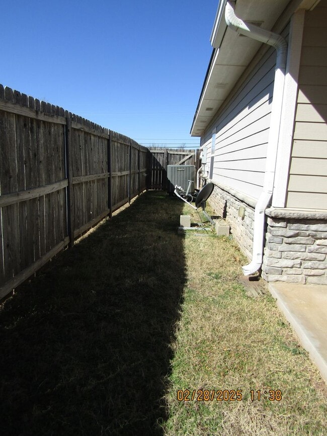 Building Photo - 505 NW Fairway Villa Dr
