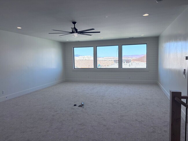 Building Photo - Brand New 6 Bed 4 bath home with built in ...