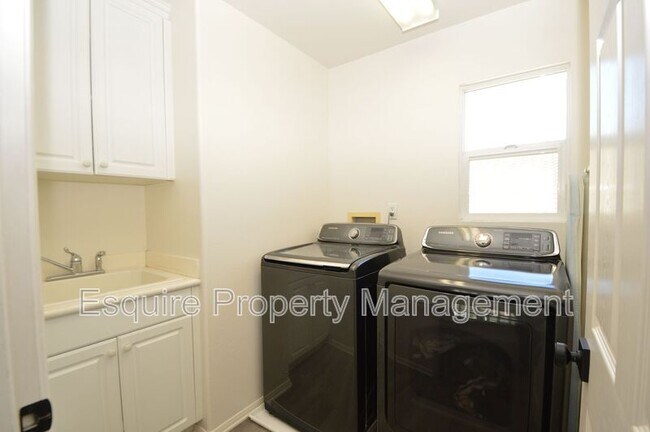 Building Photo - 4510 El Corazon Ct