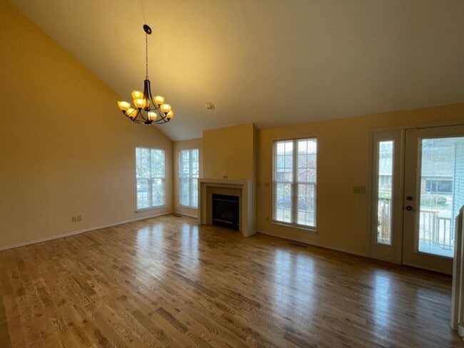 Building Photo - 4 Bedroom Home in SE Springfield!