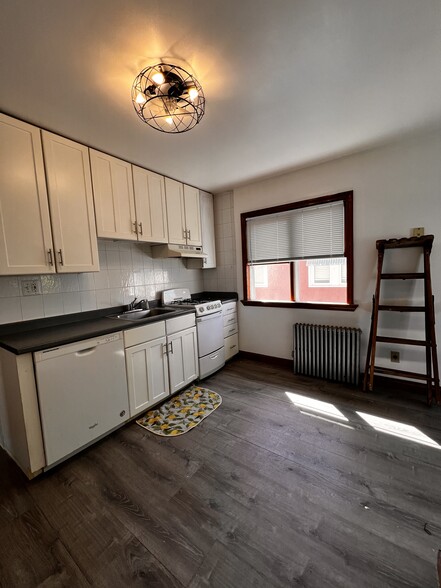 Building Photo - 97 1st St