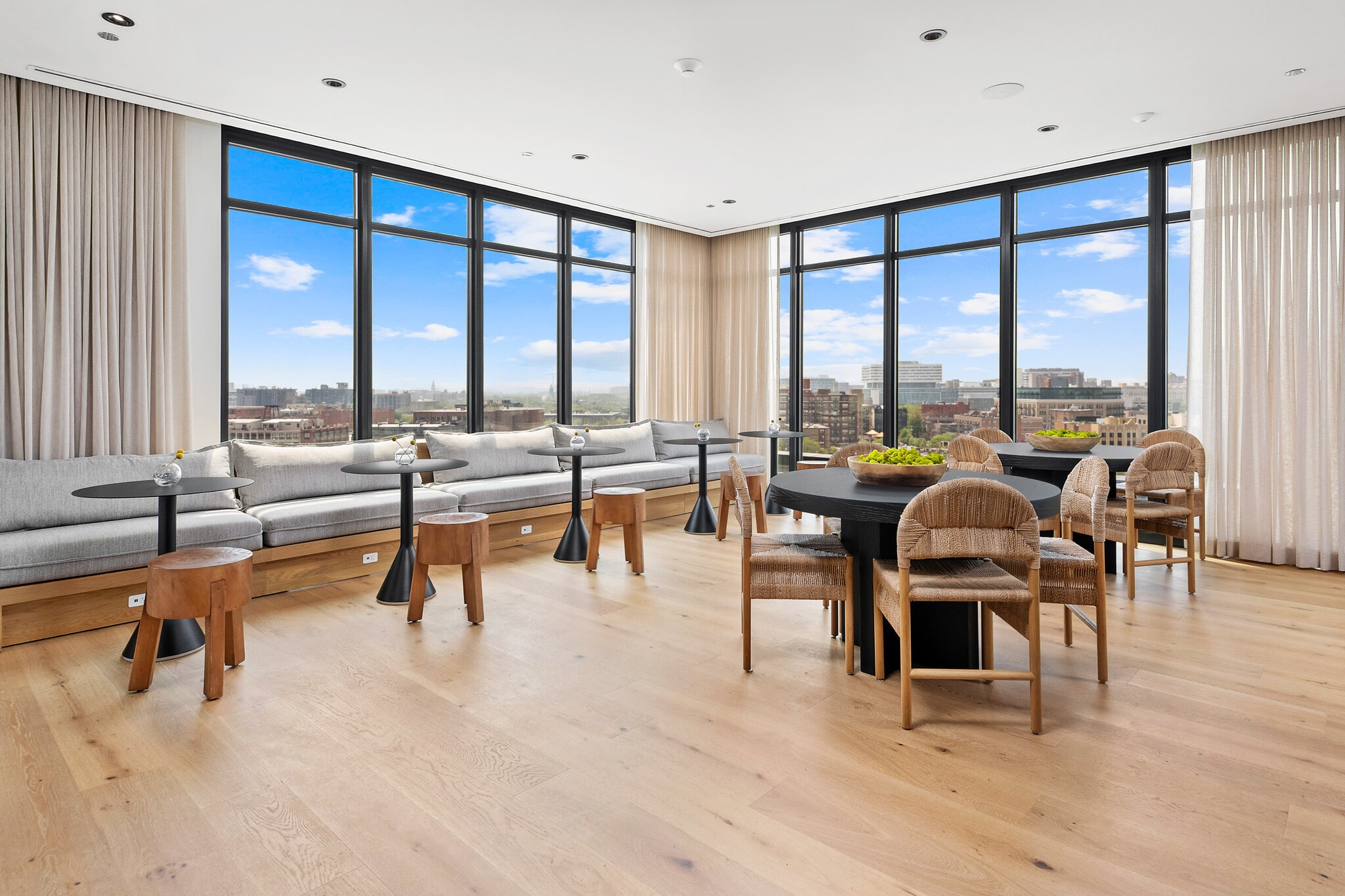 Resident Lounge - 1431 W Lake St