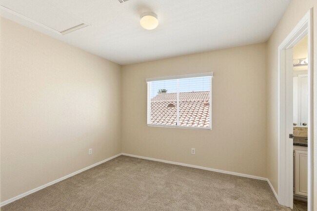 Building Photo - 4 bedroom with NO HOA! New Appliances & New Carpet!