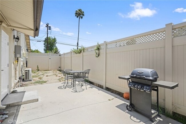 Building Photo - 11716 Paso Robles Ave