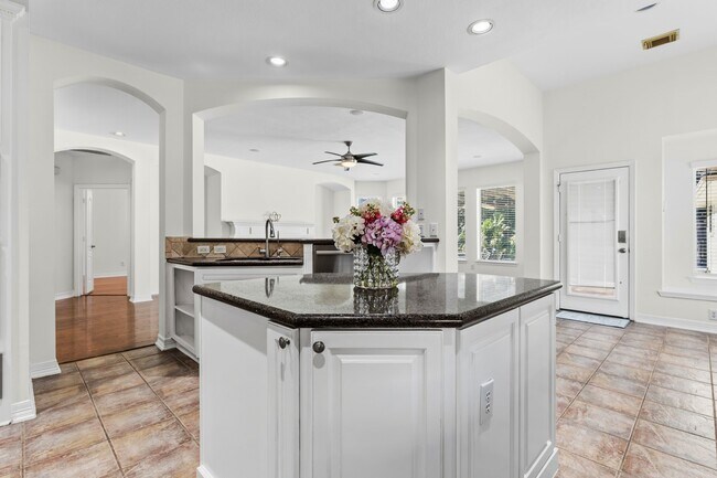 Building Photo - 5630 Ashford Ridge Ln