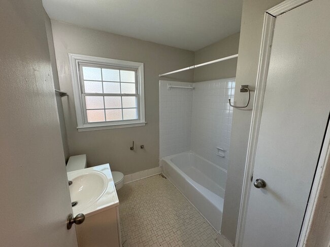 Building Photo - 3436 Washburn Ave