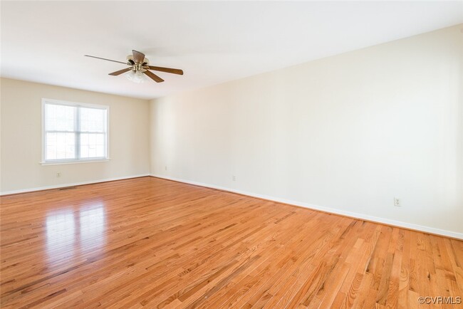 Building Photo - 13812 Sycamore Village Dr