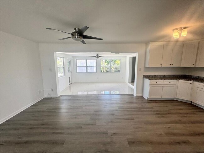 Building Photo - 13864 Dominica Dr