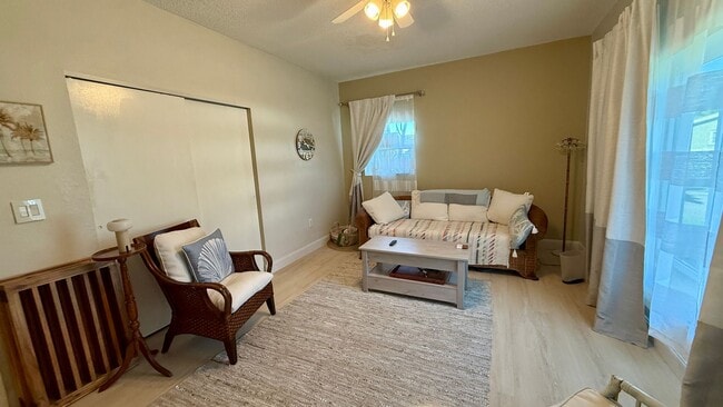 Building Photo - LAKE VIEW - NEVER FLOODED 4/3