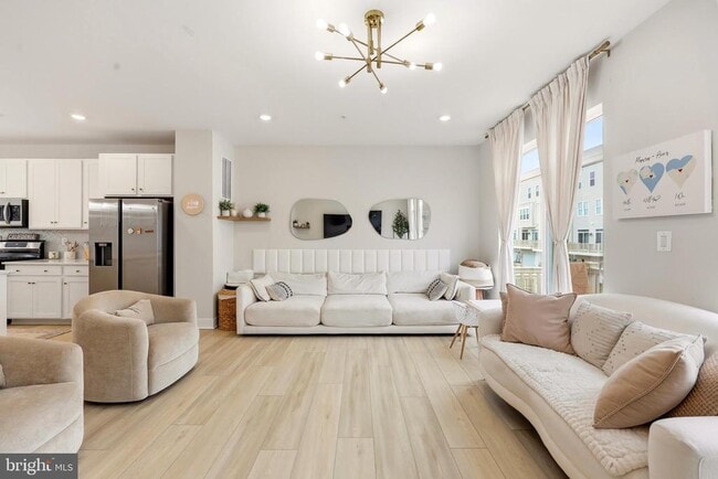 Building Photo - 22810 Tawny Pne Sq