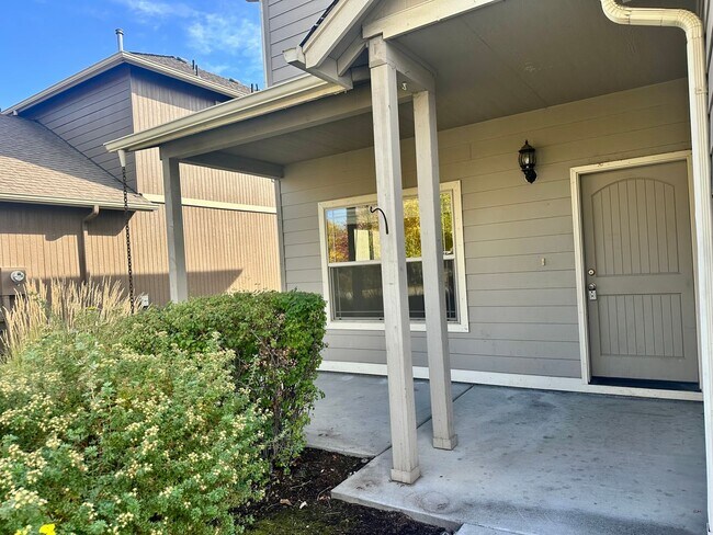 Building Photo - 3 Bed Minutes from Old Mill – Fenced Yard,...
