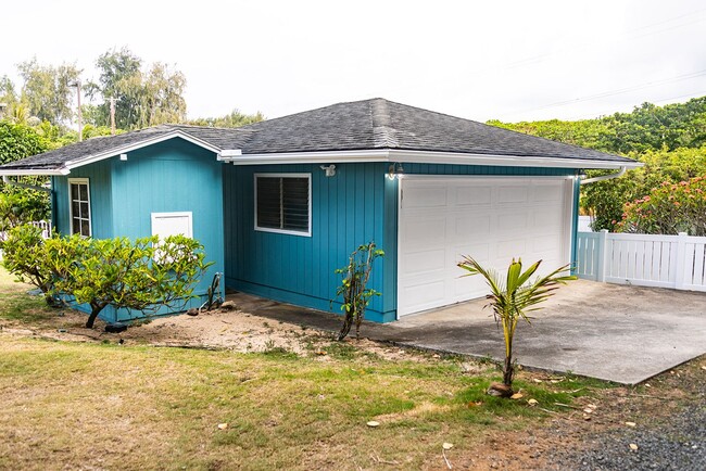 Building Photo - Oceanfront Malaekahana 3 bed / 2 bath Renovated Home