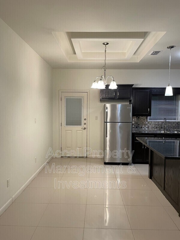 Building Photo - 1715 W Smith Dr