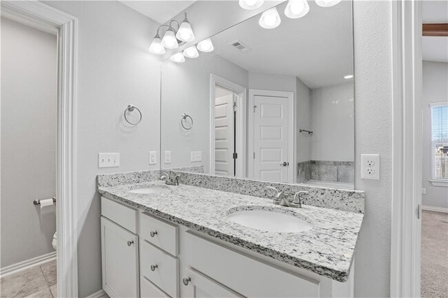 Building Photo - 2007 W Gilligan Ave