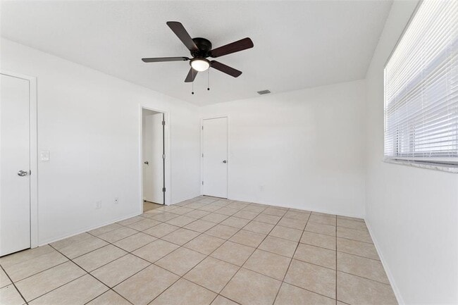 Building Photo - 8137 Parrot Dr