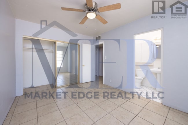 Building Photo - 3Bed/2Bath House at 19th Ave/Camelback! Move-In Ready on 06/11/2026! -- NO HOA! CORNER LOT!