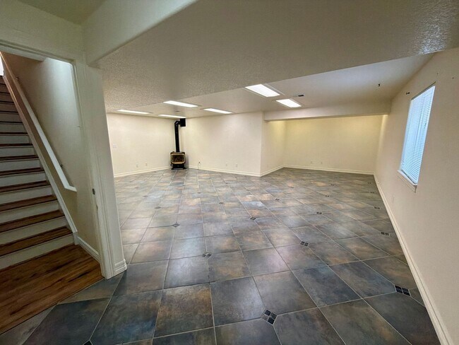 Building Photo - 625 Red Tail Dr