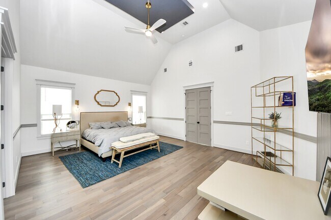 Building Photo - 3520 Beauchamp St