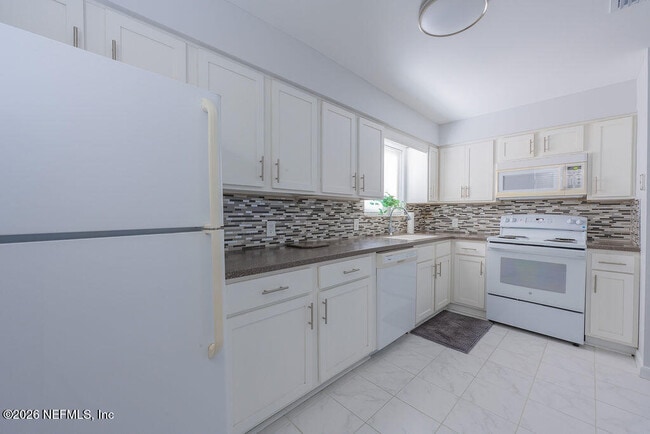 Building Photo - 107 2nd St S