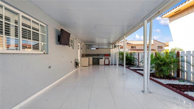 Building Photo - 2860 W 80th St