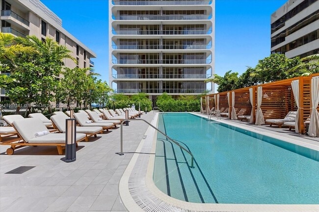 Building Photo - 2678 Tigertail Ave