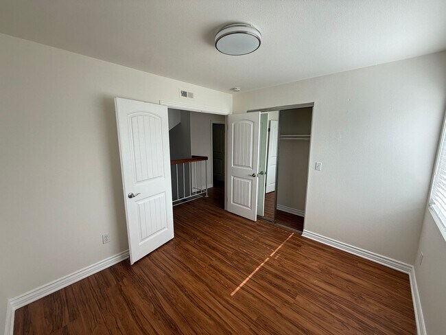 Building Photo - Gorgeous and Upgraded 4 Bed, 2.5 Bath Two-Story in Villa Portofino!