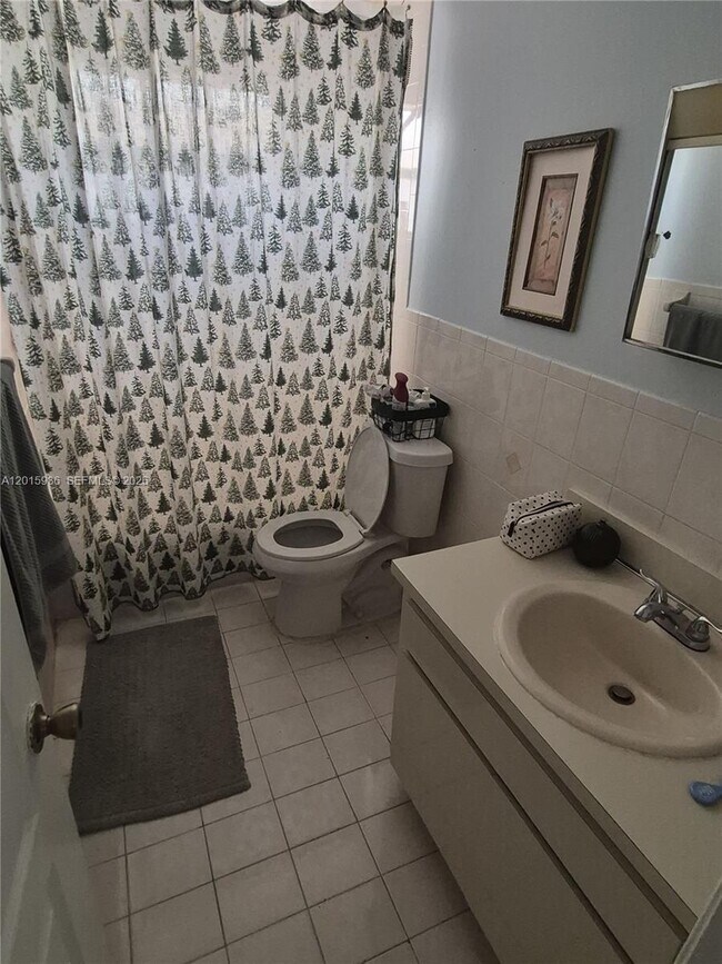 Building Photo - 2018 SW 58th Ct