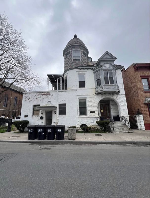 Building Photo - 612 Union St