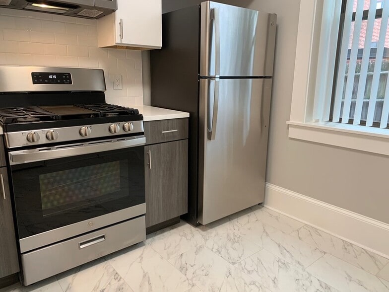 Building Photo - 72 Longwood Ave