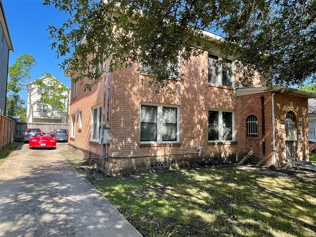 Building Photo - 2406 Brun St