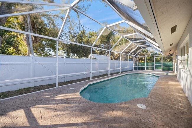 Building Photo - 328 Monet Dr