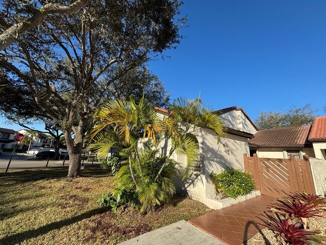 Primary Photo - 9211 SW 123rd Ave Ct