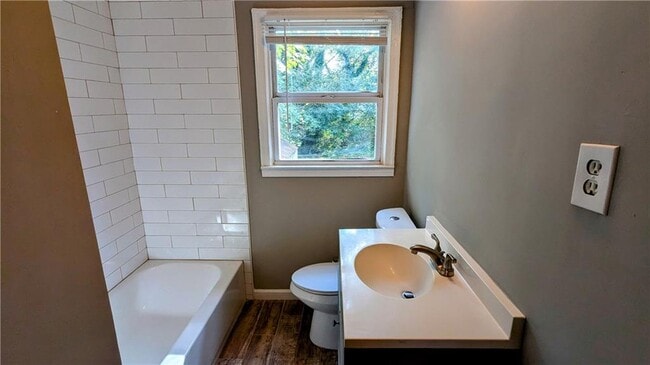 Building Photo - 1312 Kasandra Dr SE