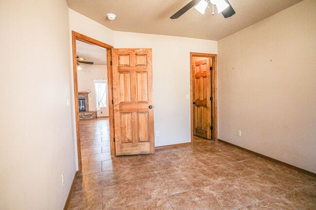 Building Photo - Beautiful 4 Bedroom/2 Bath Home