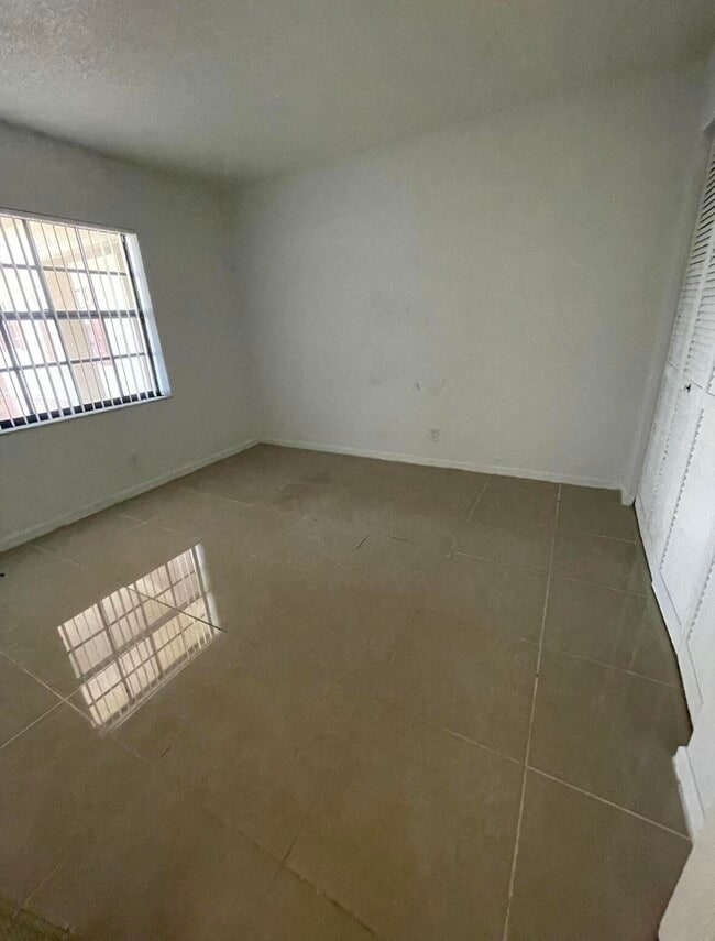 Building Photo - 4285 Oak Terrace Dr
