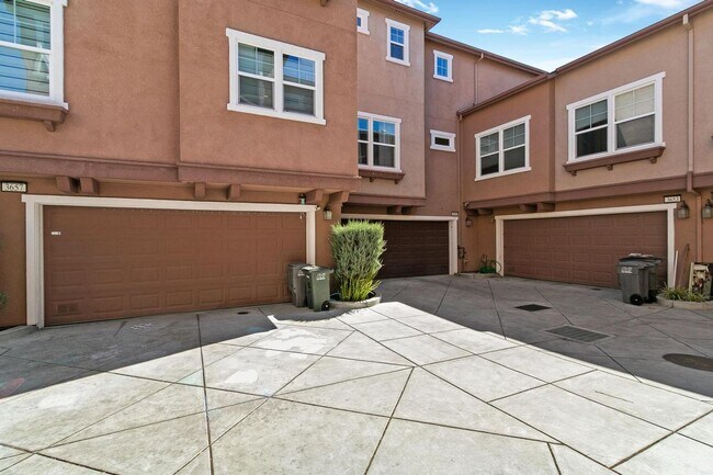 Building Photo - 3655 Branding Iron Pl